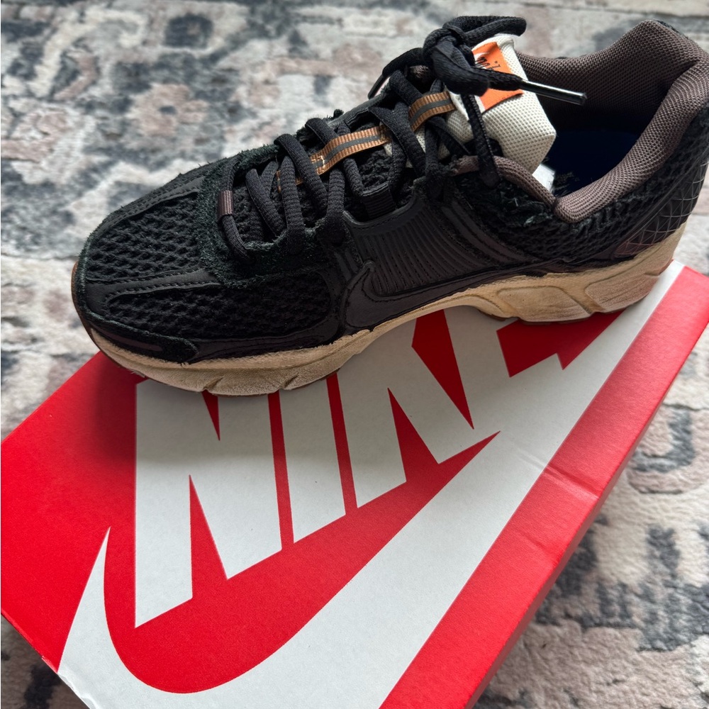 Nike Vomero 5 Sneakers